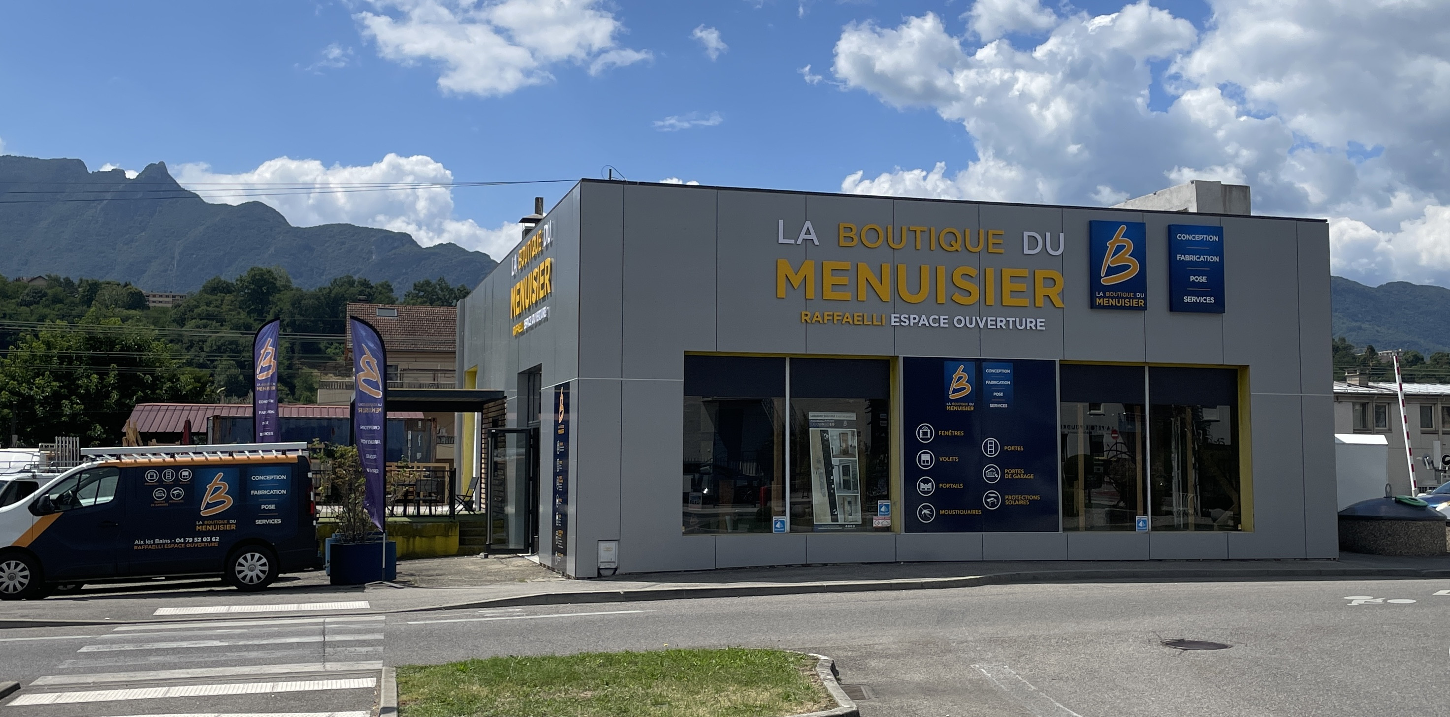 Façade de La Boutique du Menuisier Raffaelli Espace Ouverture à Aix-les-Bains