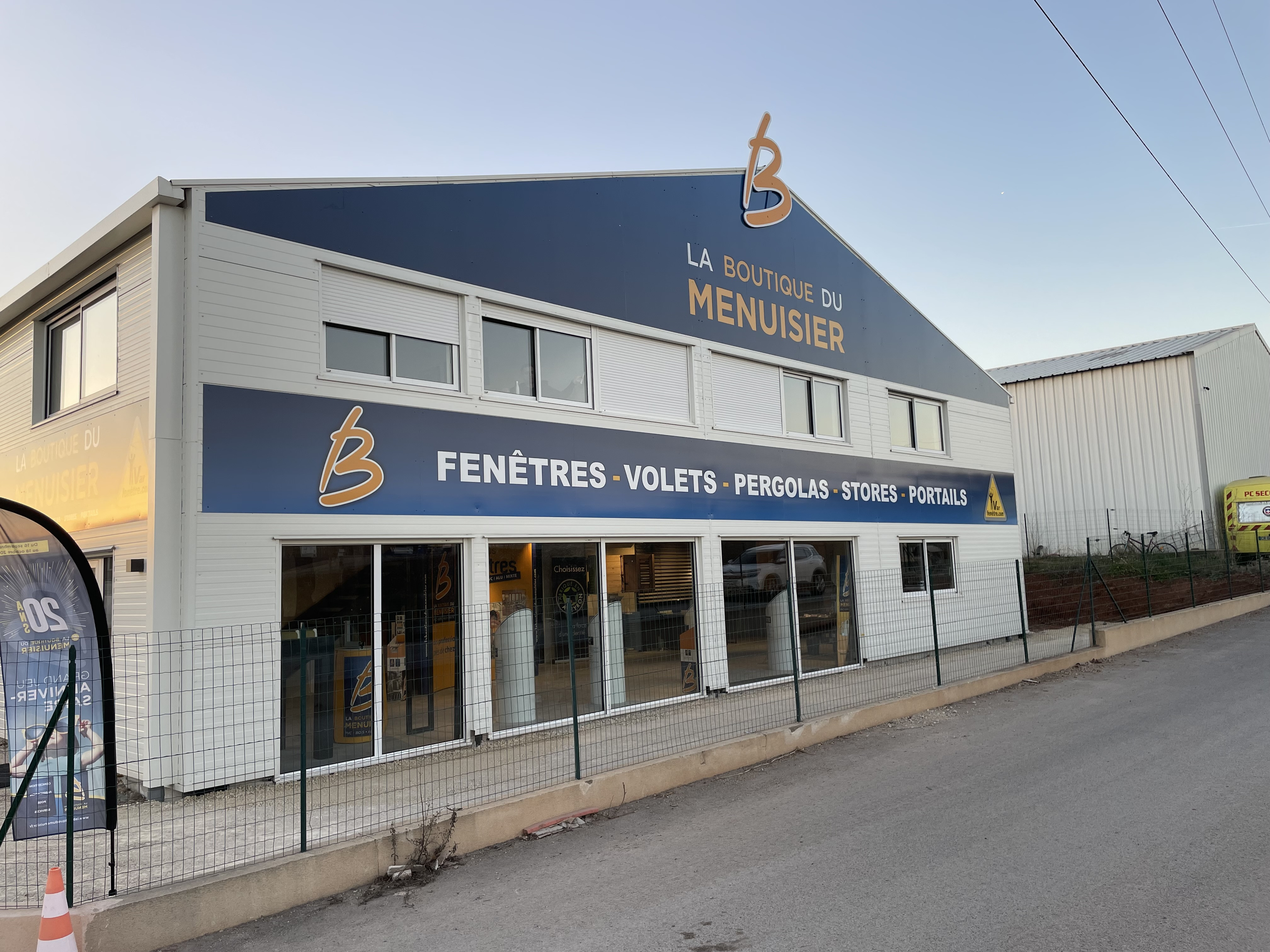 Façade de la Boutique Var Fenêtre à Les Arcs (83)