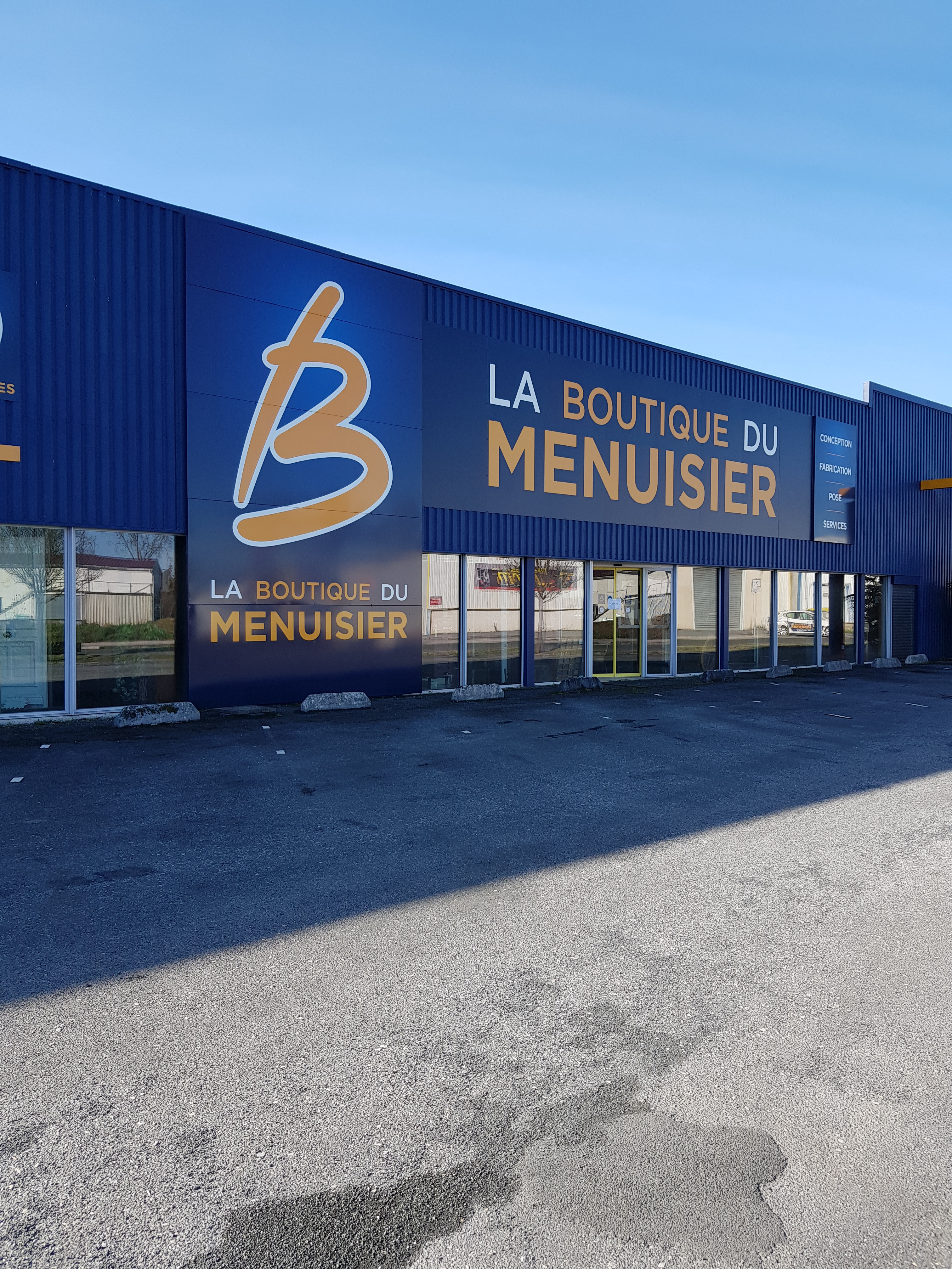 Façade de la Boutique Bois Technique à Saïx