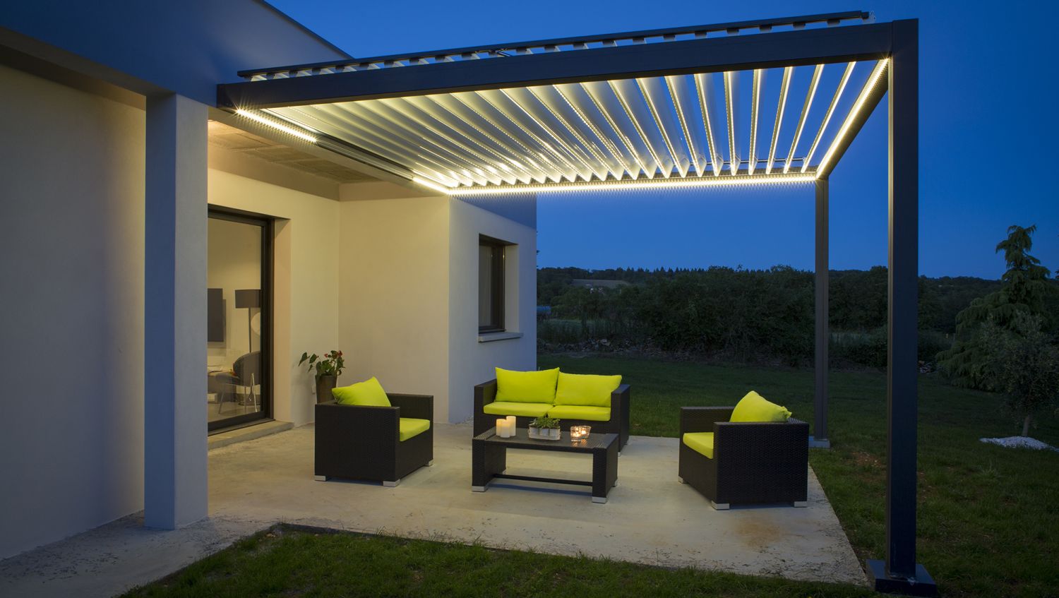 Pergola bioclimatique avec éclairages LED de nuit