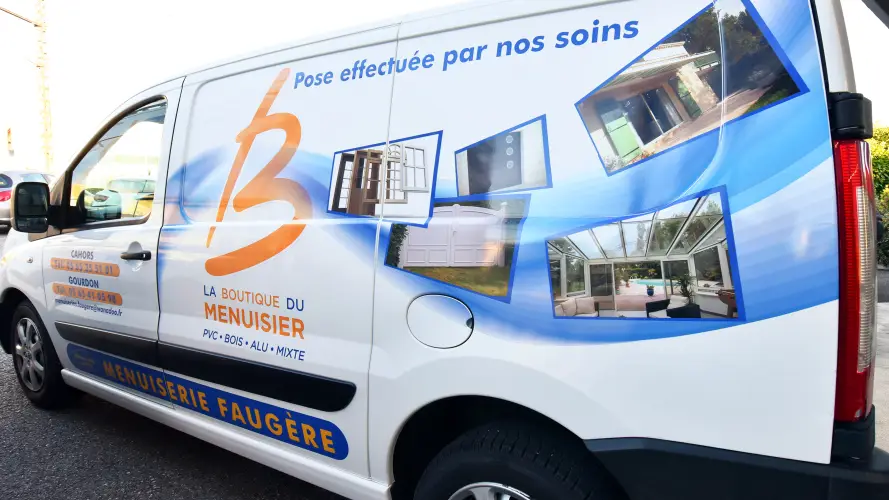 Camion de la Boutique Menuiseries Faugère à Cahors