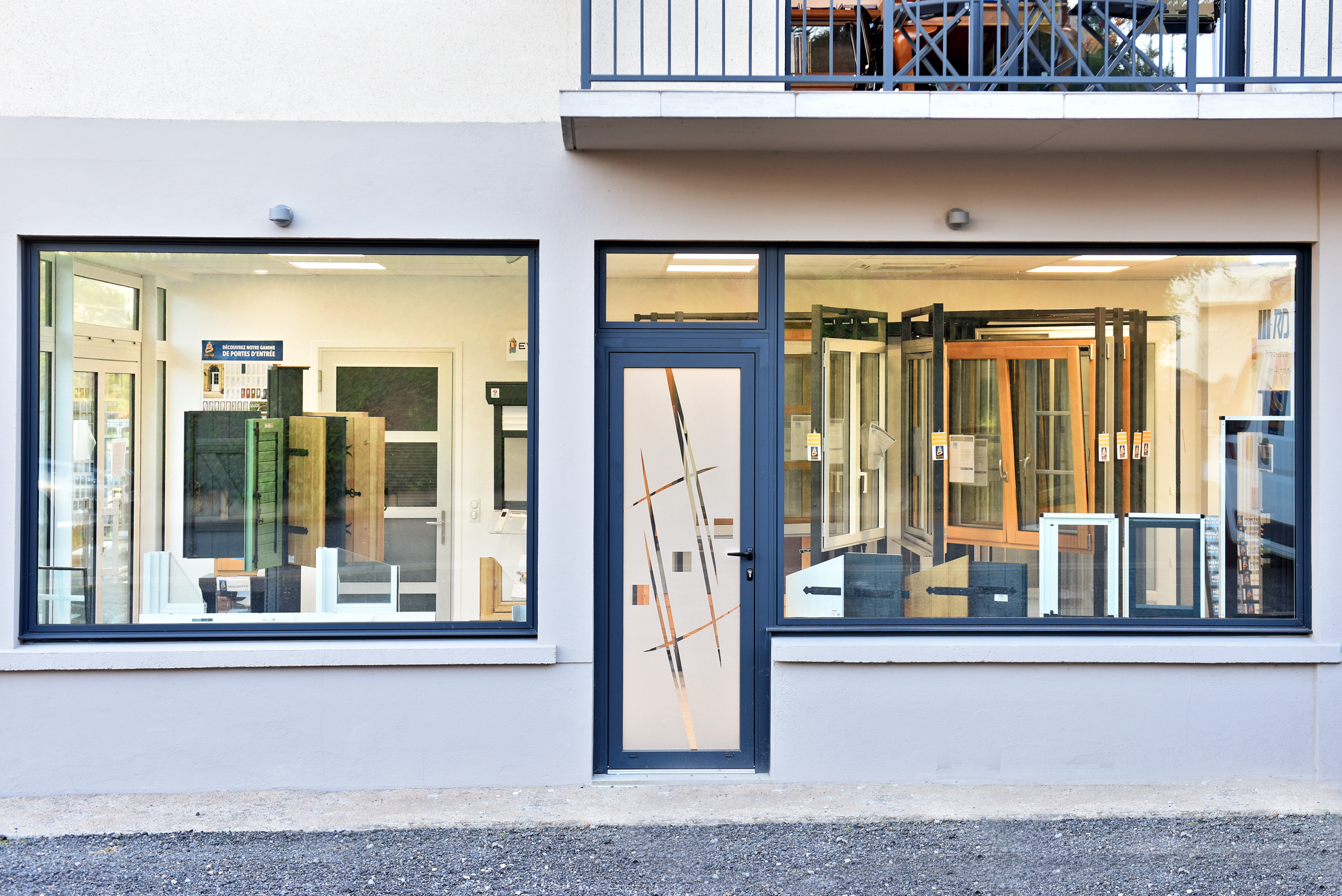 Entrée de la Boutique Doubinine Menuiserie à Loches