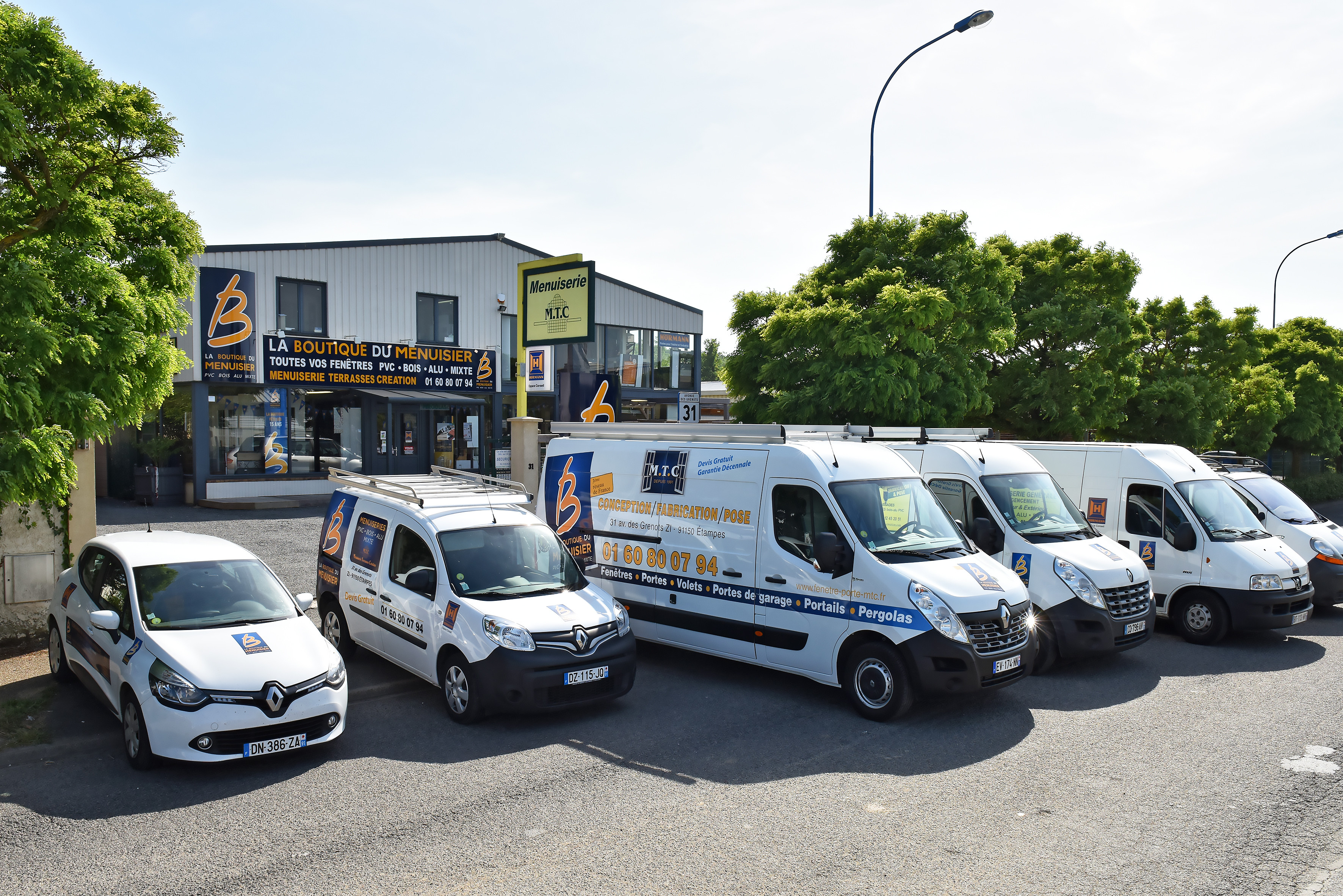 Véhicules de la Boutique Menuiserie Terrasses Création à Etampes