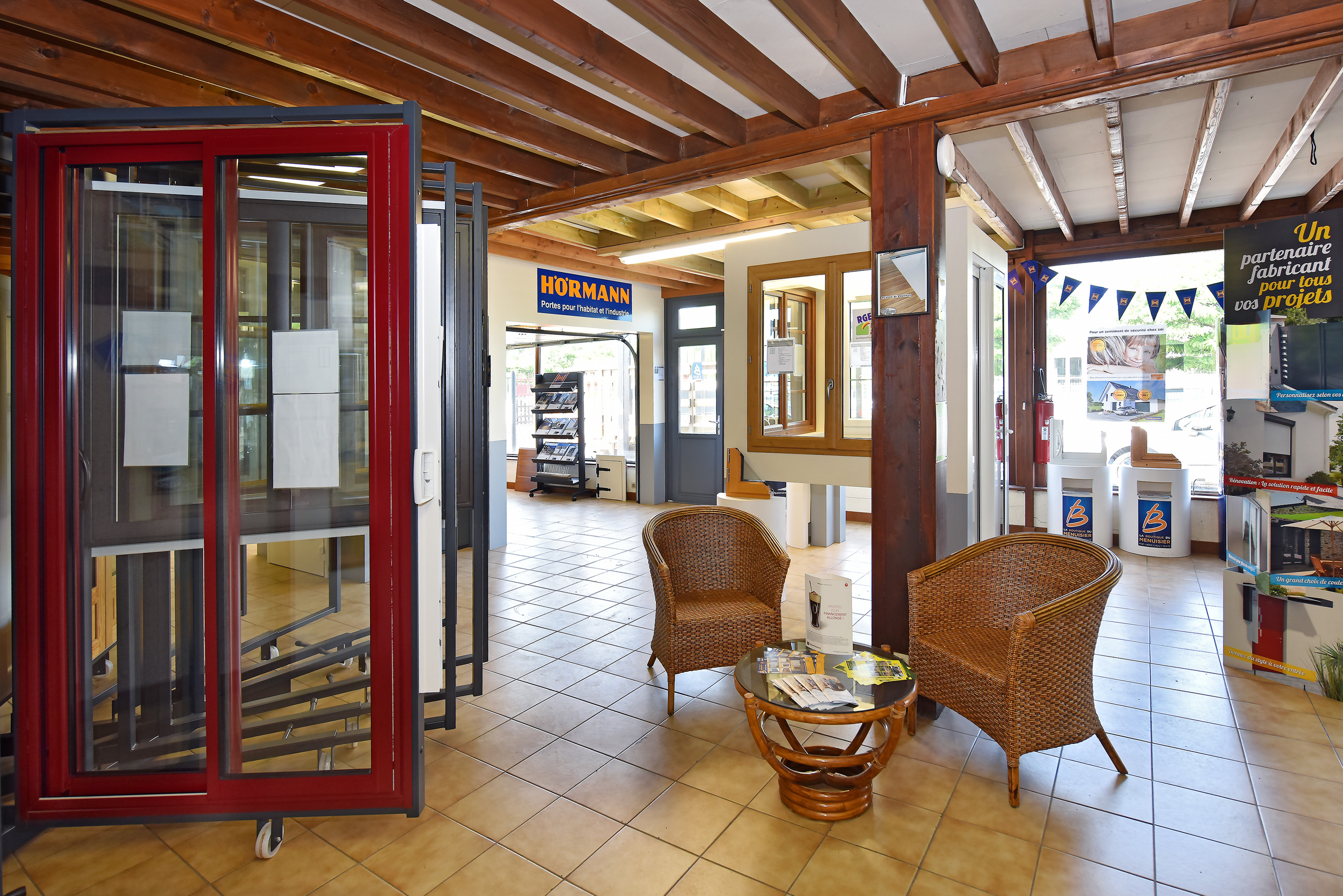 Showroom de la Boutique Menuiserie Terrasses Création à Etampes