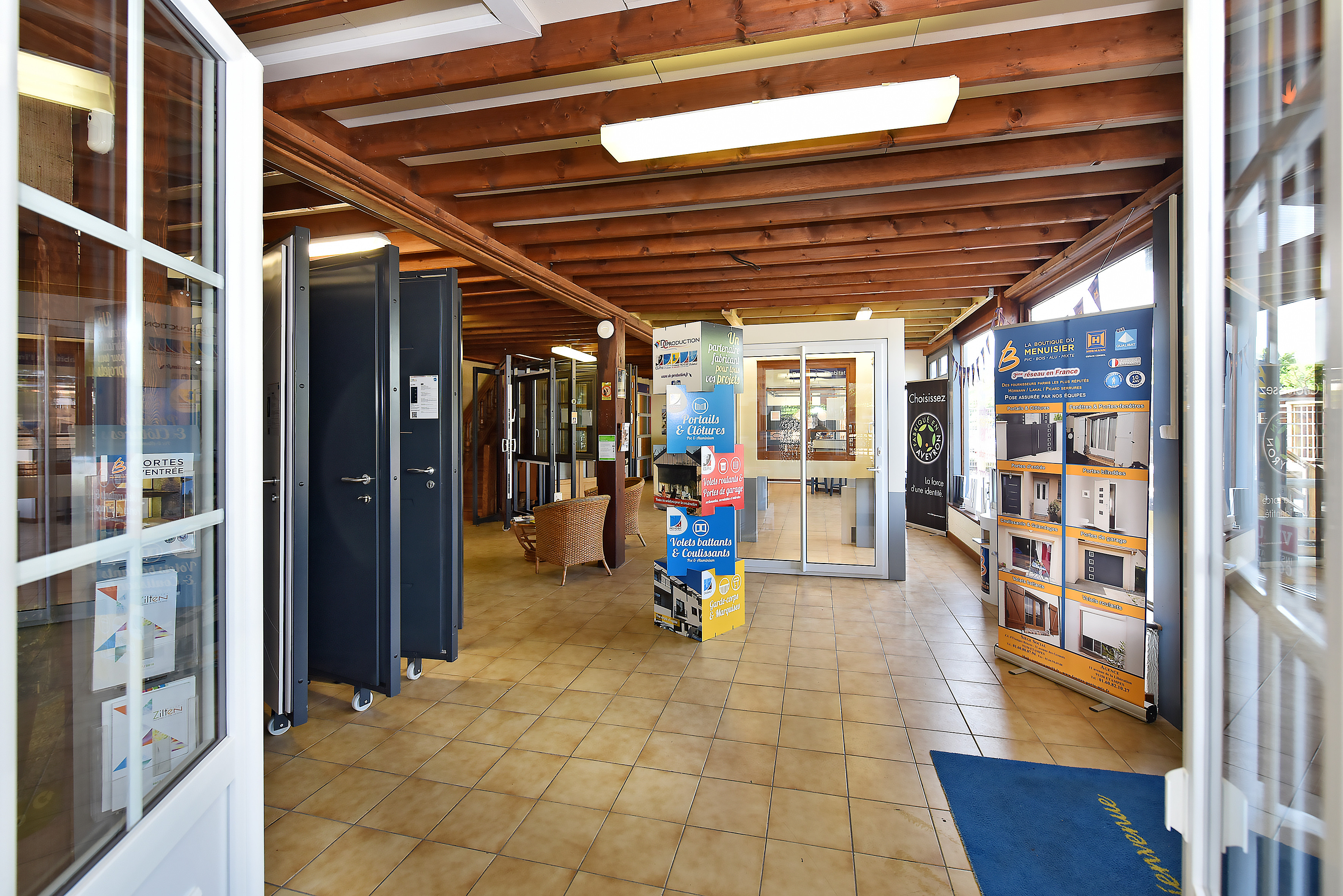 Showroom de la Boutique Menuiserie Terrasses Création à Etampes