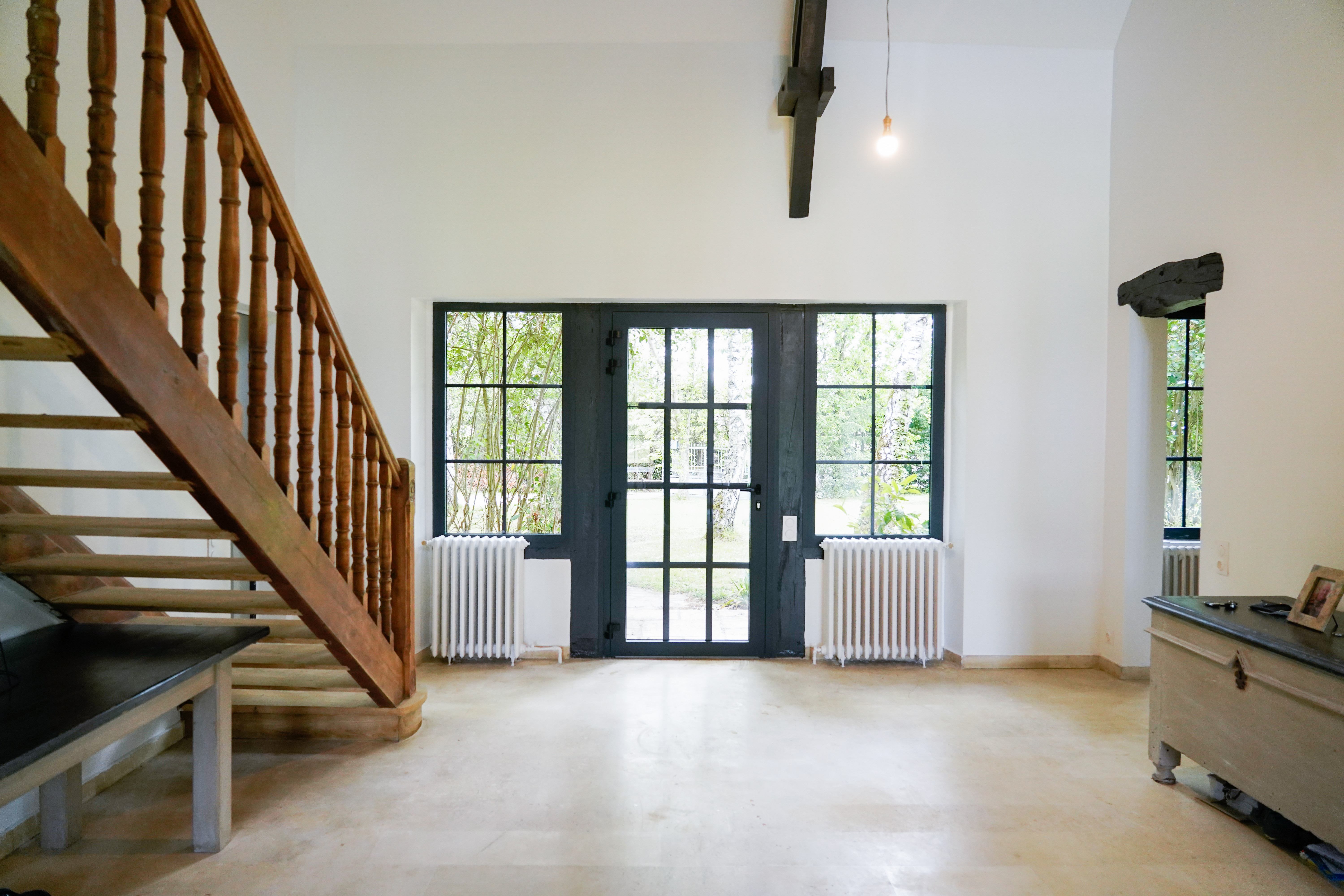 Renovation maison porte entree aluminium noir fixes petits bois surmesure
