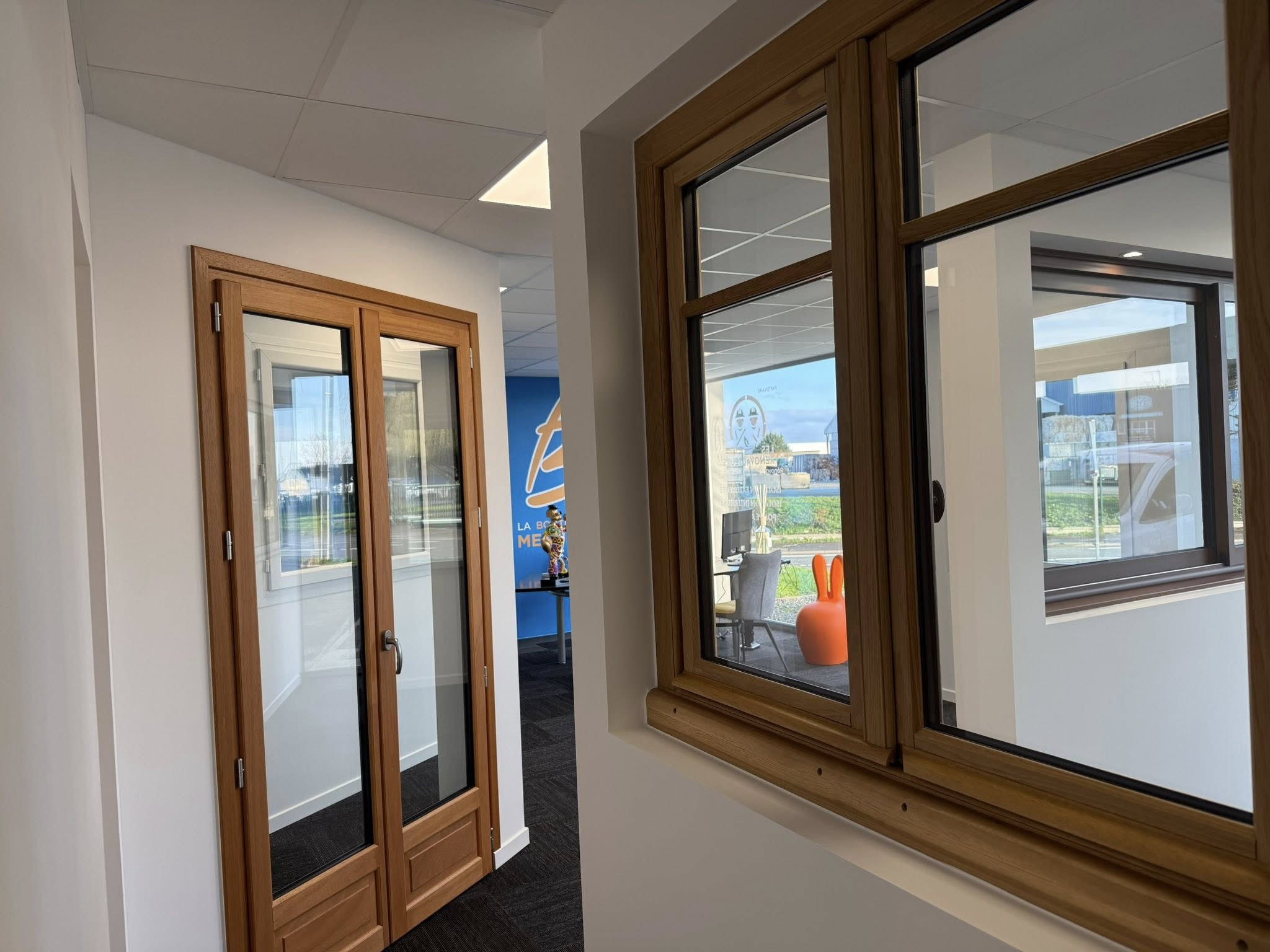 Laboutiquedumenuisier Lesrenovacteurs 72 Menuiserie Surmesure Fenetre Porte Bois Showroom