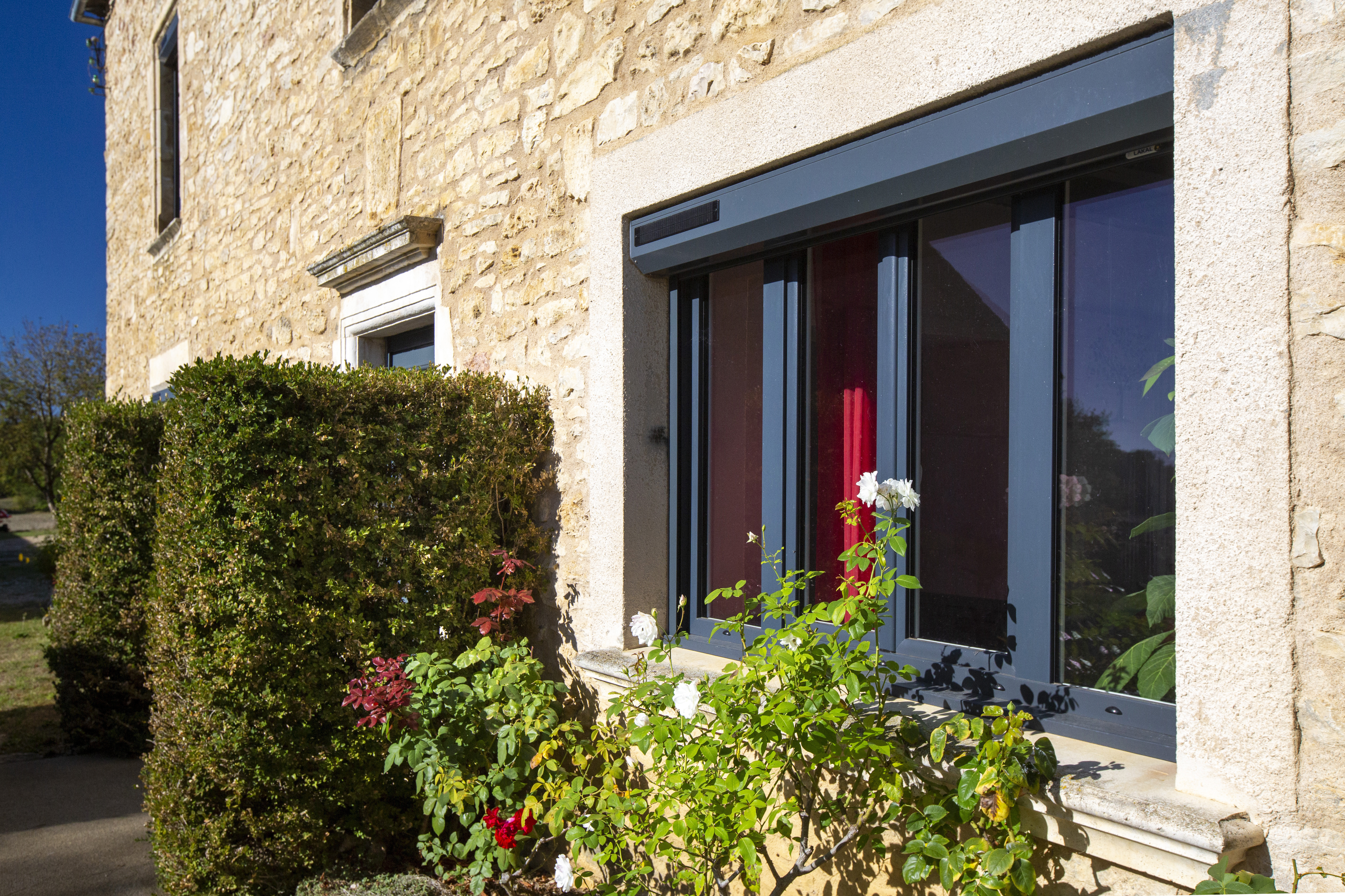 Fenetre pvc renovation gris anthracite surmesure laboutiquedumenuisier aveyron