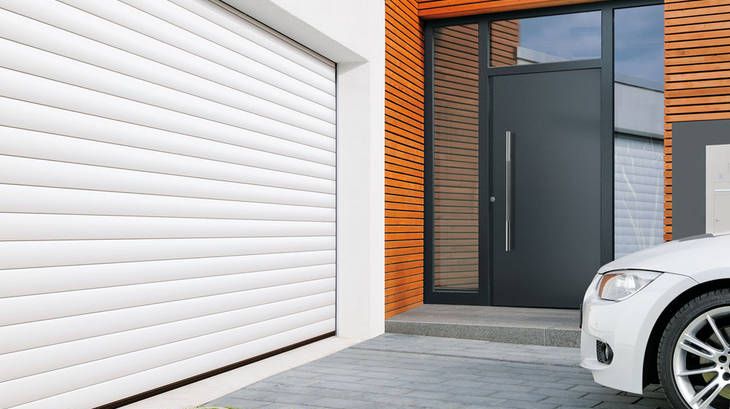 Porte de garage enroulable blanche