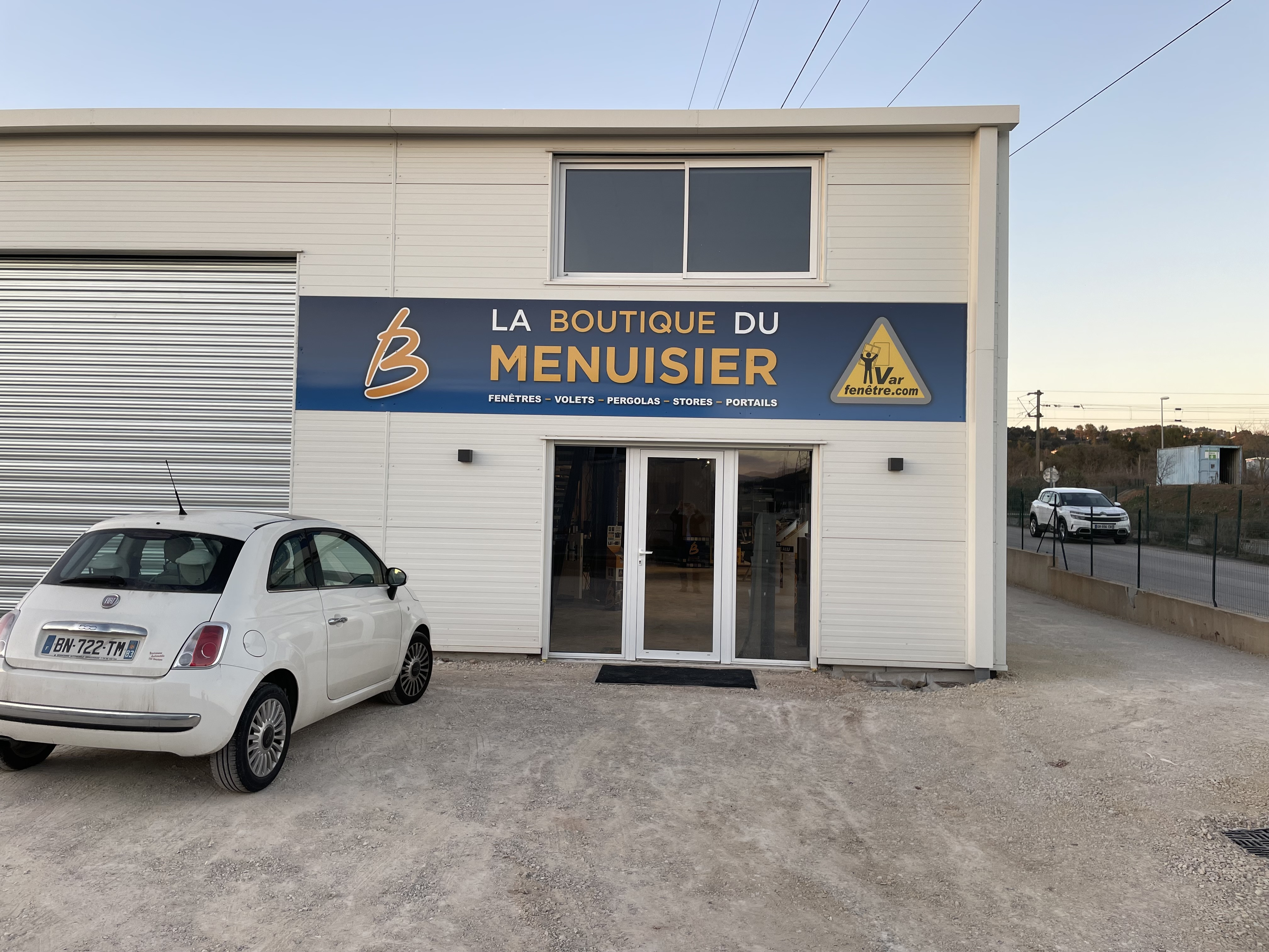 Façade de la Boutique Var Fenêtre à Les Arcs (83)