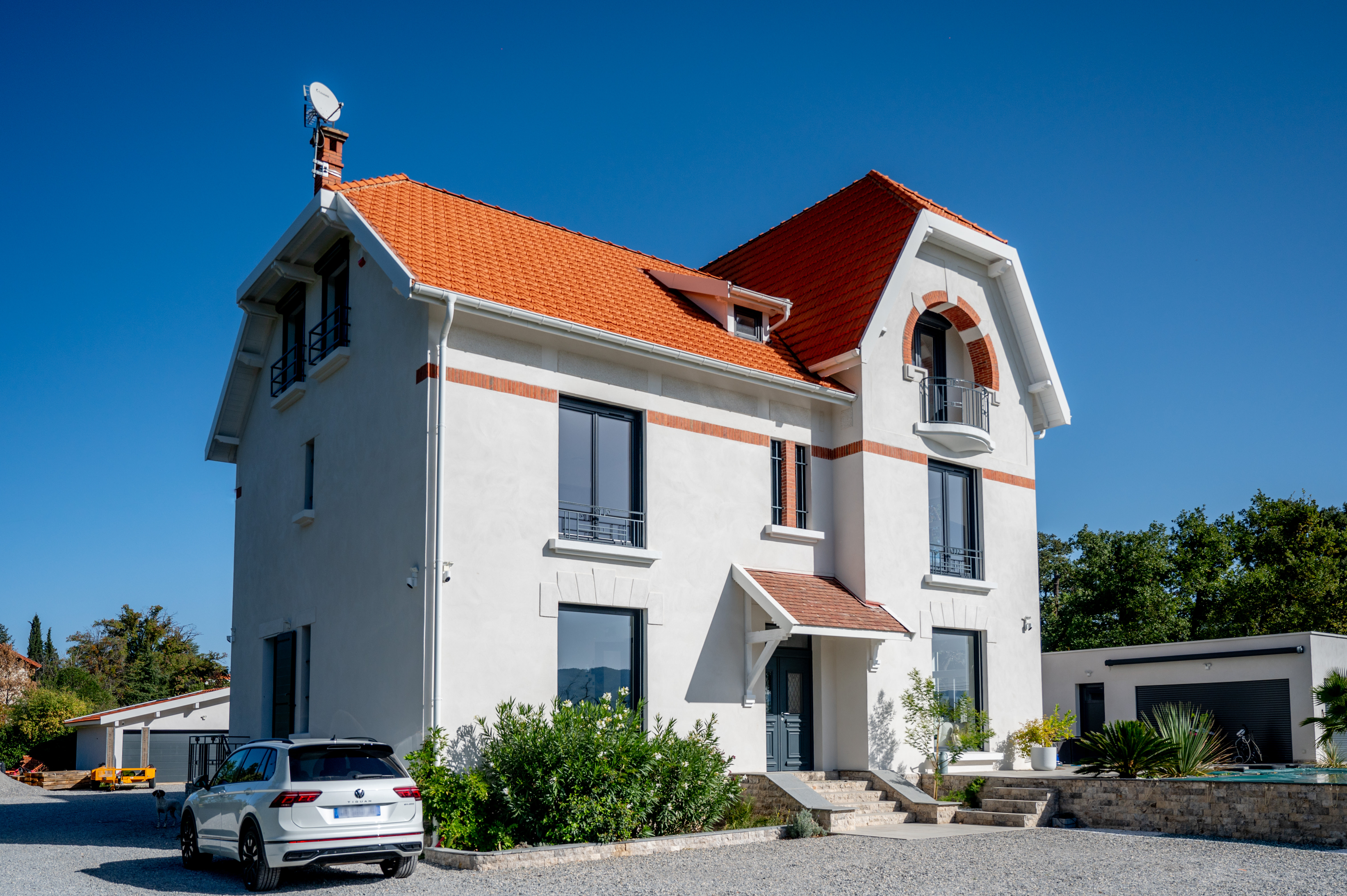 Maison renovation fenetre pvc gris anthracite laboutiquedumenuisier