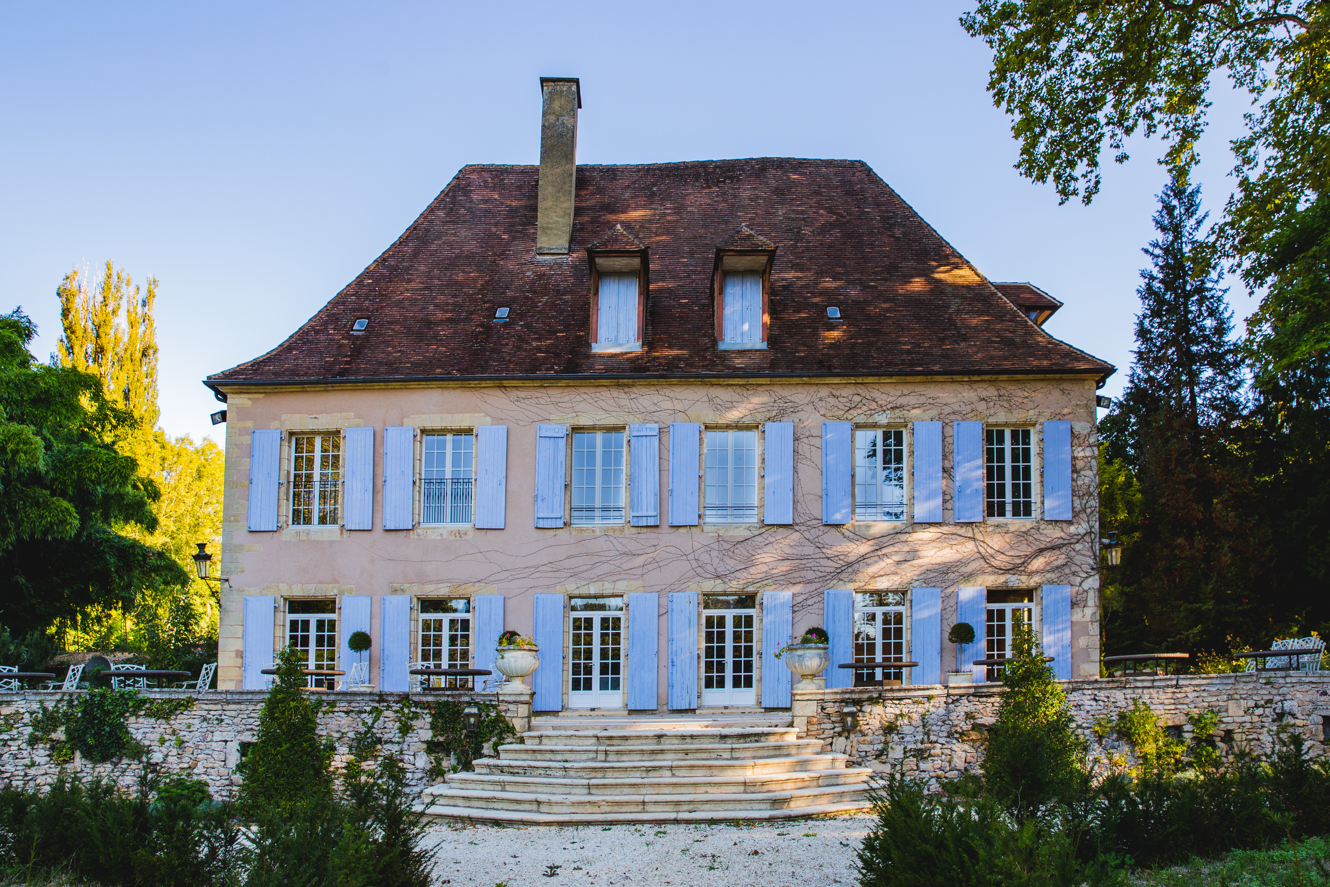 Domaine renovation fenetres portes bois blanche surmesure laboutiquedumenuisier