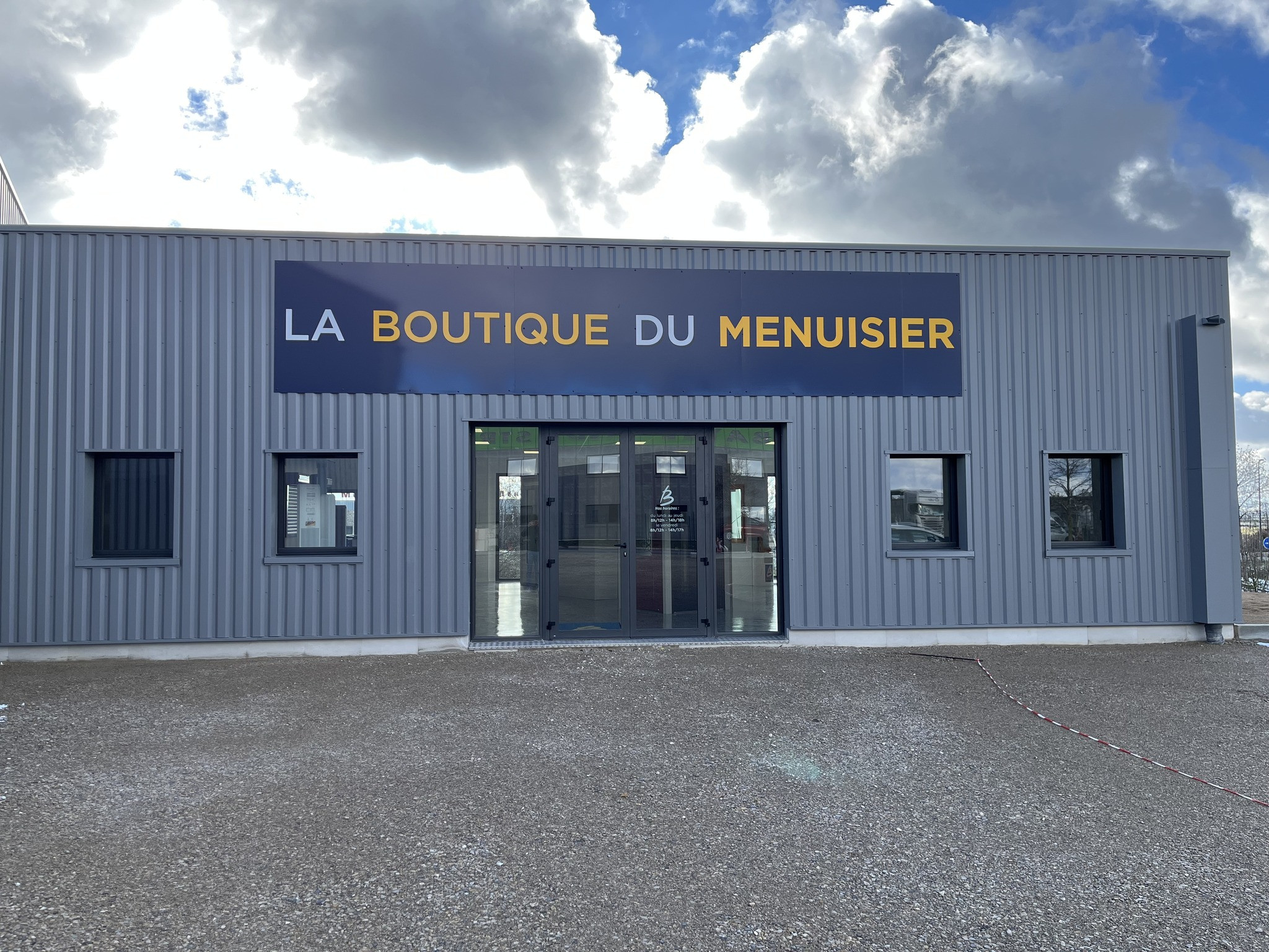 Façade de la Boutique Elen Menuiserie à Onet-le-Château (12)