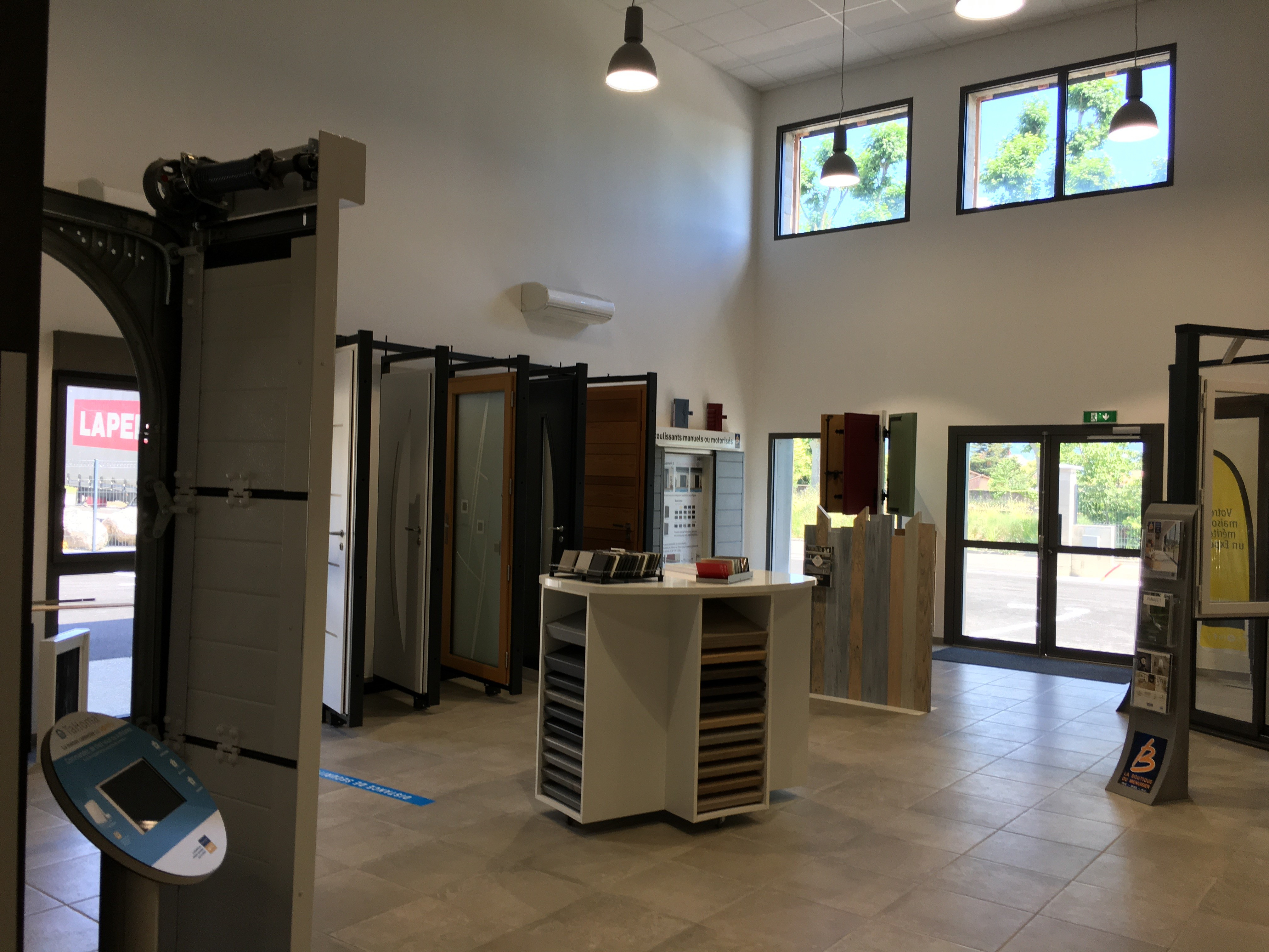 Showroom de la Boutique Rovaltain Menuiseries à Saint-Paul-lès-Romans