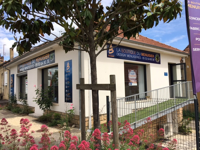 Façade de la Boutique Design Menuiseries à Le Bugue