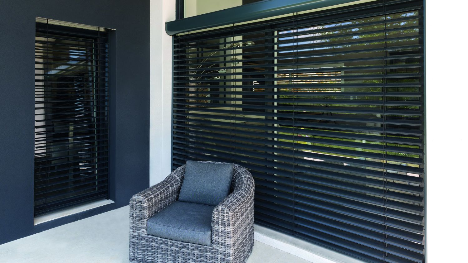 Brise-soleil orientable noir