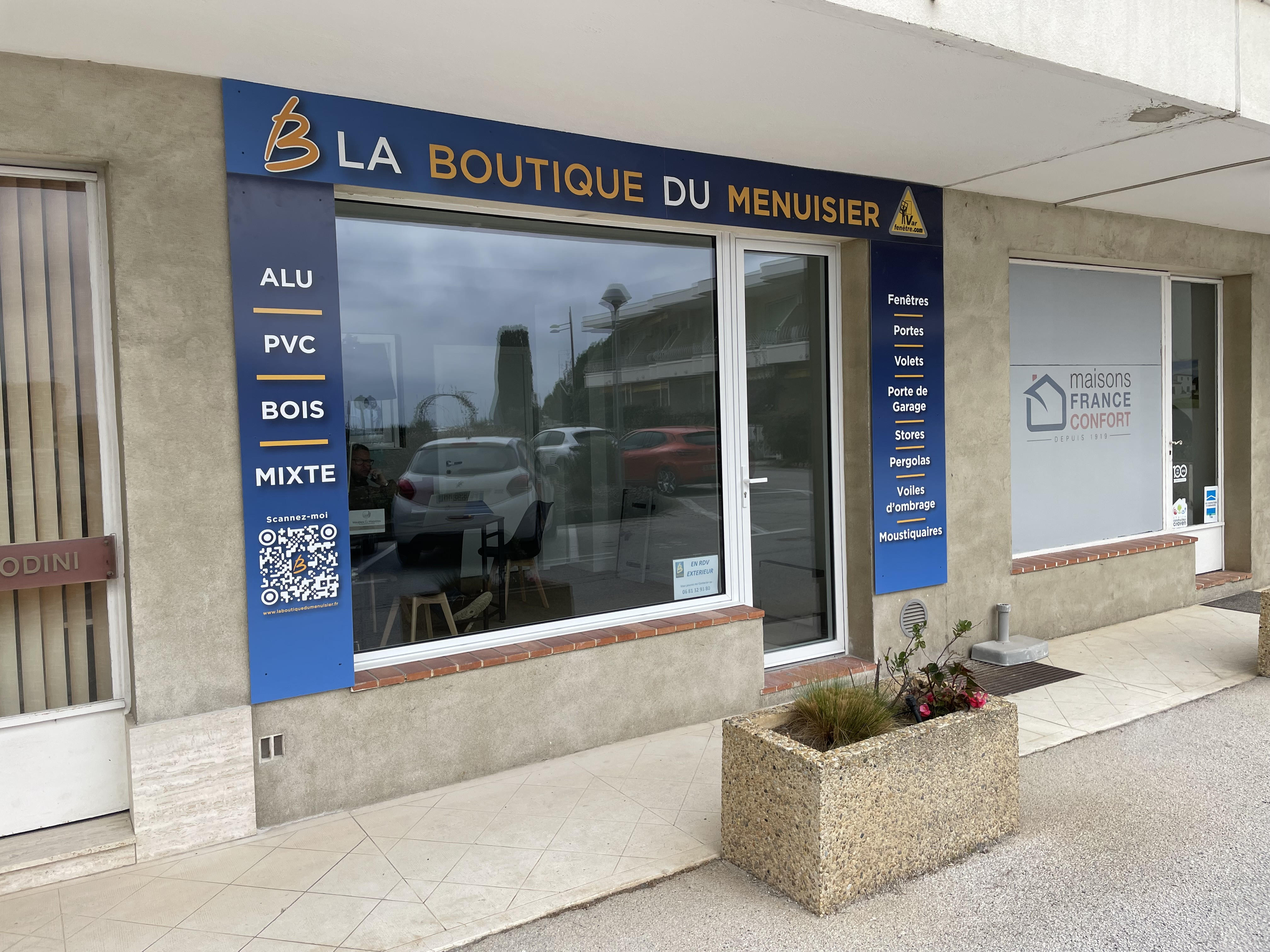 Façade La Boutique du Menuisier Var Fenêtre à Sainte-Maxime : fenêtres, portes, volets, pergolas (83)