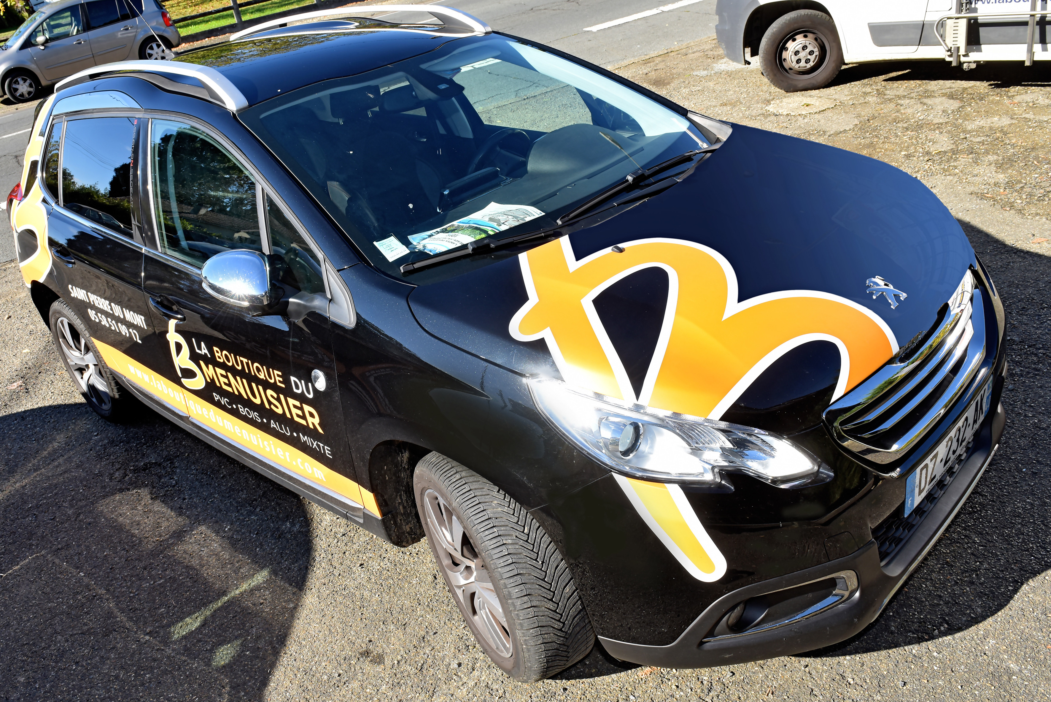 Véhicule de la Boutique Delmas Diffusion à Saint-Pierre-des-Monts