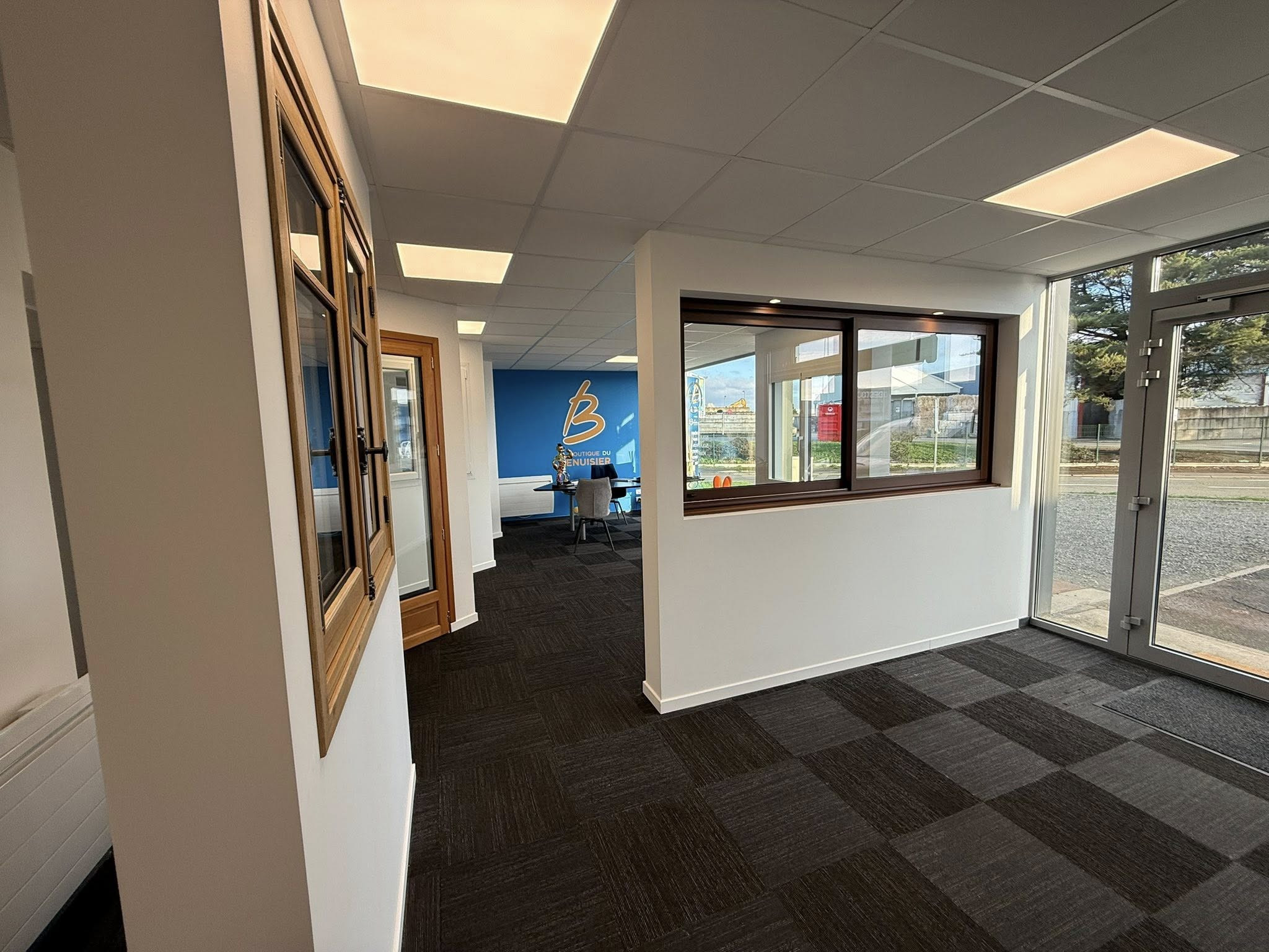 Laboutiquedumenuisier Lesrenovacteurs 72 Menuiserie Surmesure Fenetre Porte Volet Coulissant Showroom