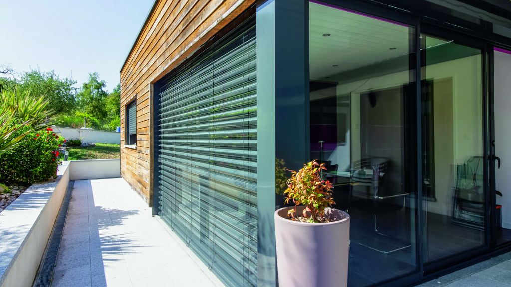 Brise soleil orientable gris anthracite