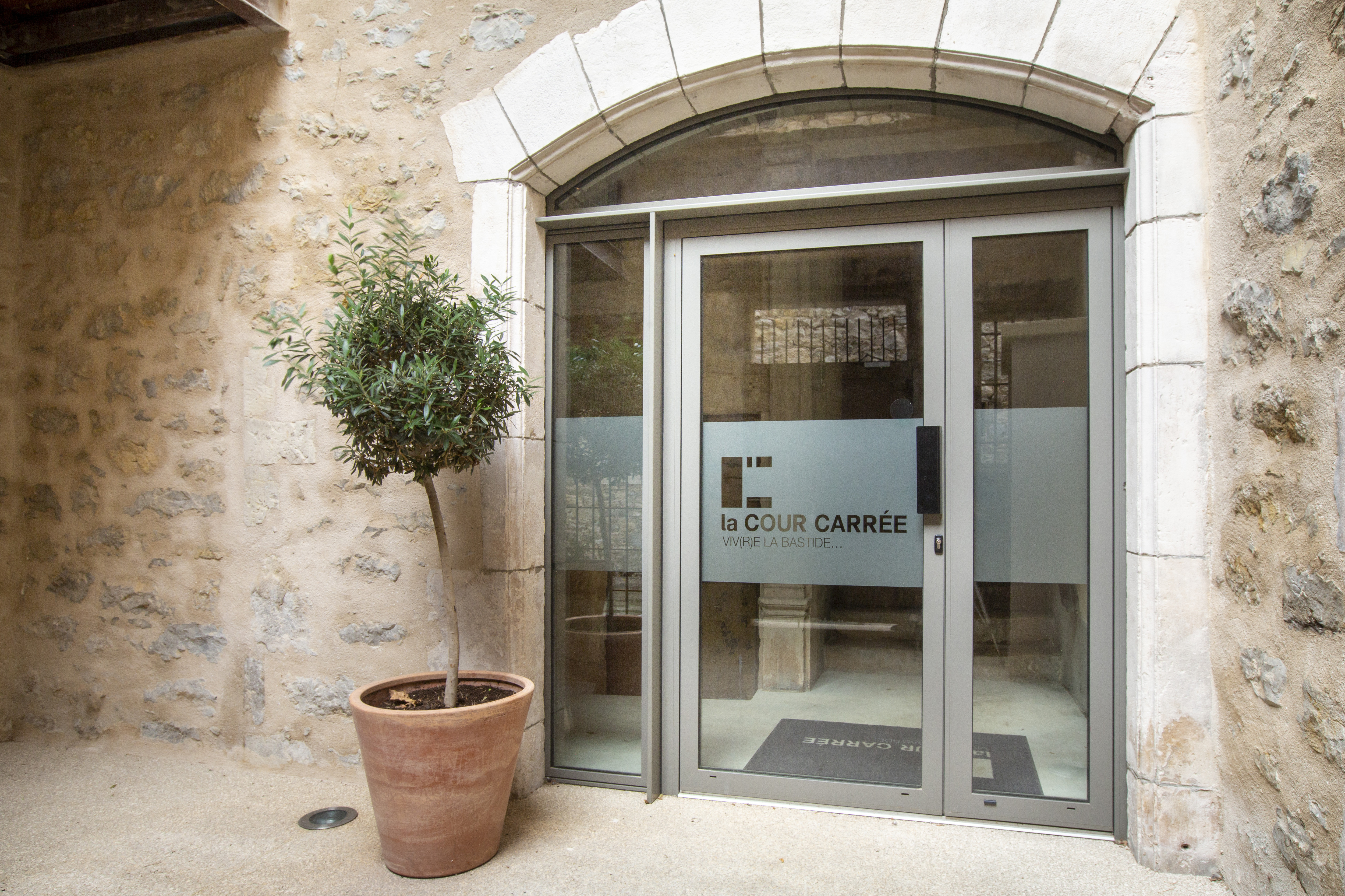 Renovation porte grand trafic aluminium residence aveyron surmesure